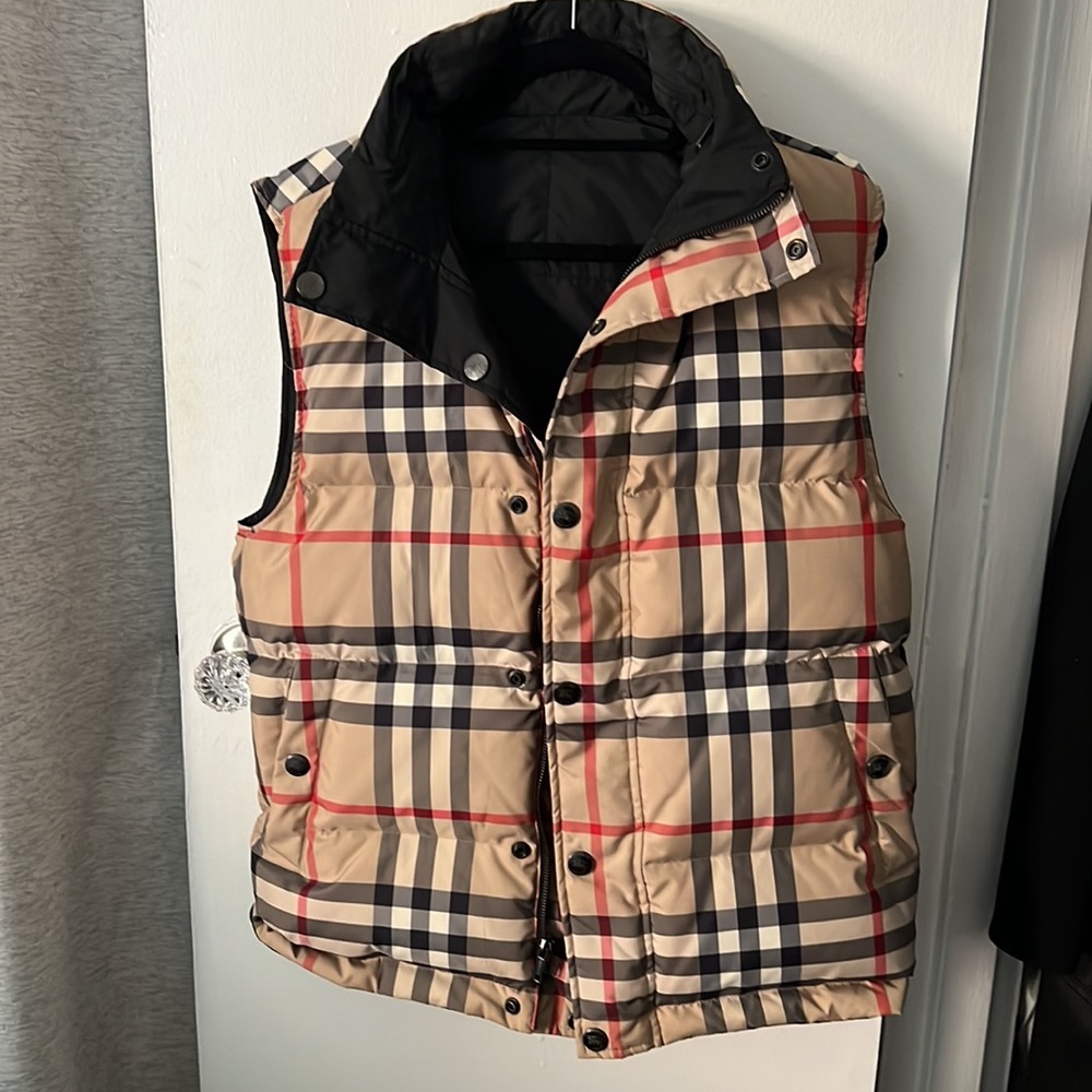 Burberry Black Vest with Beige Check Lining - Picture 9 of 13
